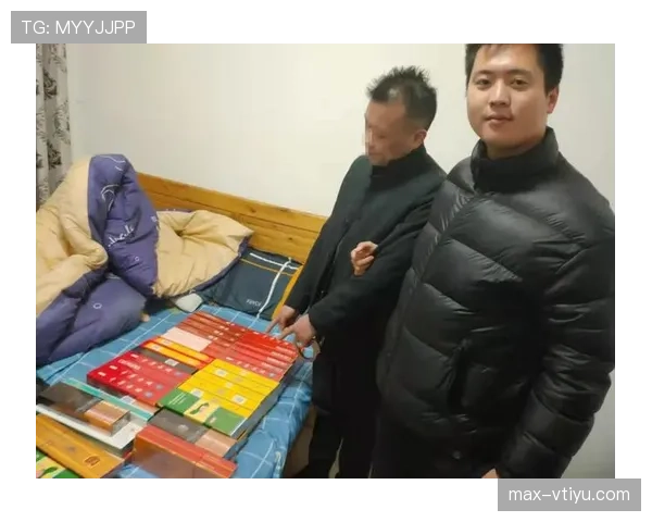 丁霞上场像女王，场下拎着便利店塑料袋那一刻像隔壁邻居