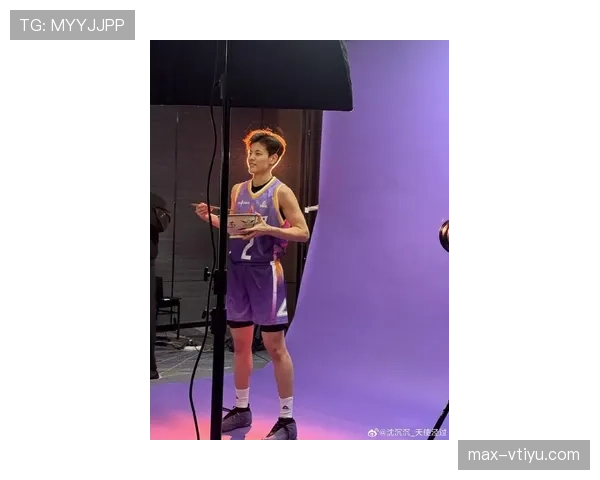 杨舒予又是训练照又是豪宅早餐，刷完我把银行卡都捂起来了