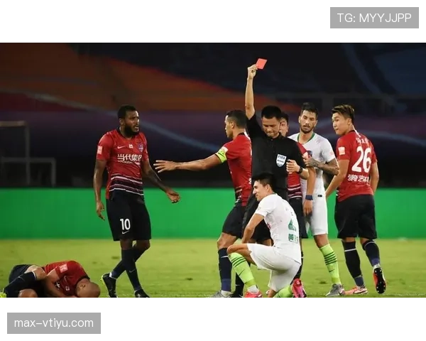 替补席吃红牌，为何场下人员也会被罚下？